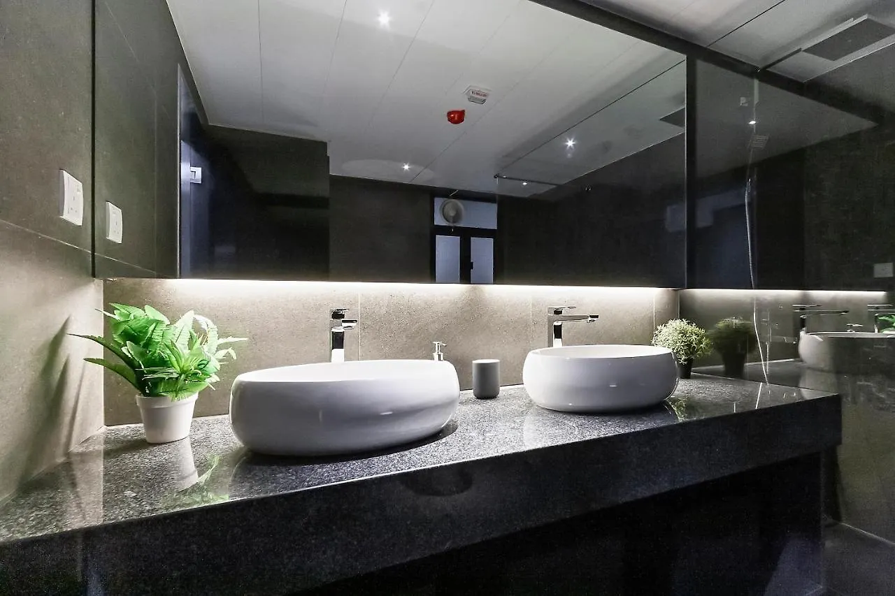 Les Barons Apartment Hong Kong