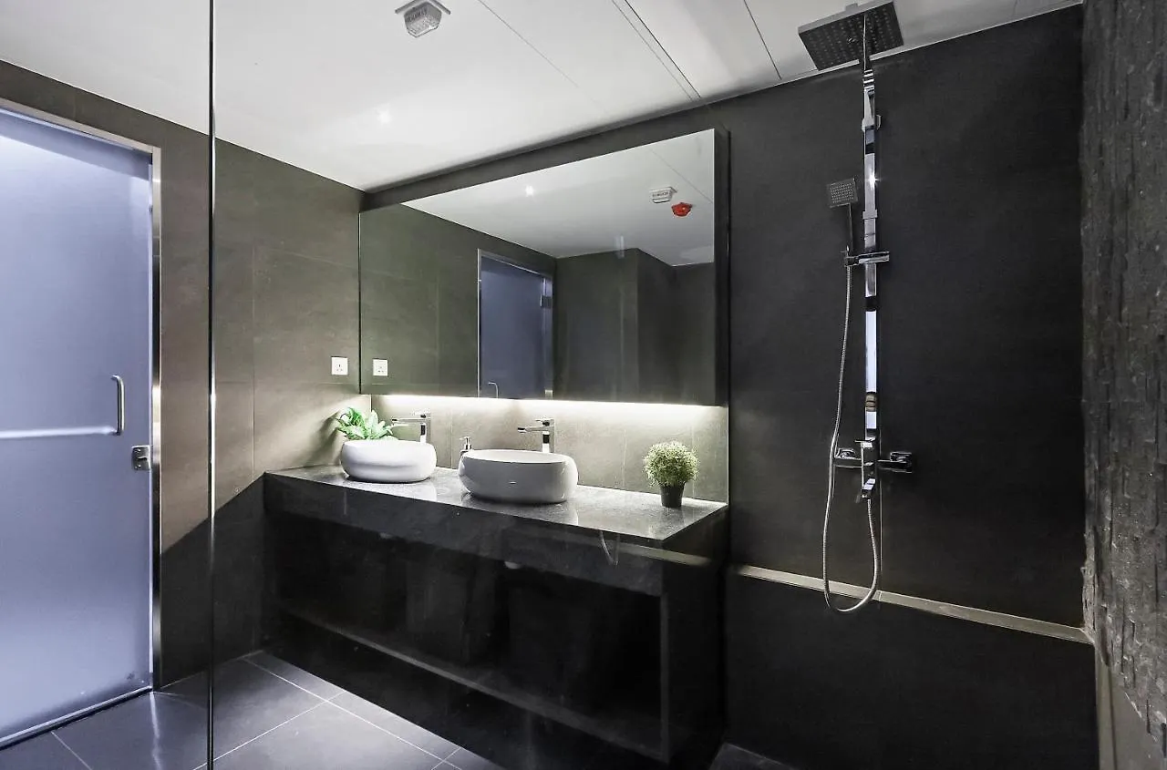 Les Barons Apartment Hong Kong